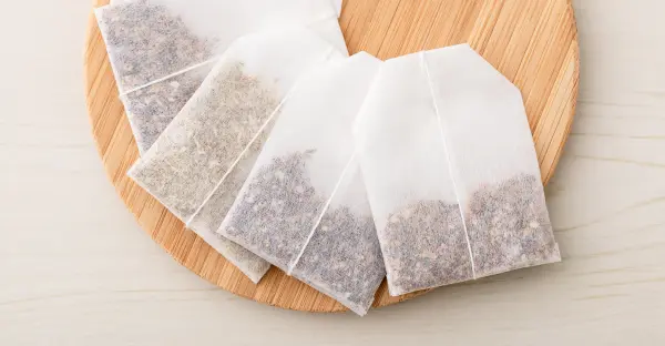 ティーバッグが並んだ食品パッケージの例